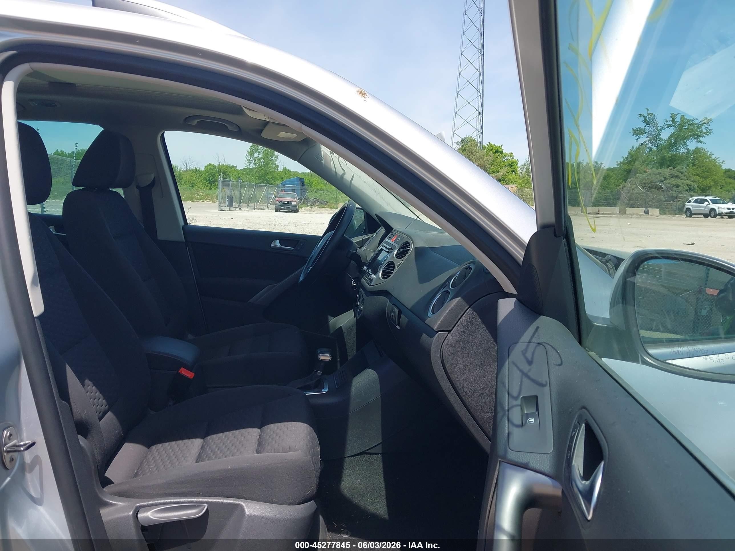 2010 Volkswagen Tiguan Se Gray vin: WVGAV7AX4AW509089