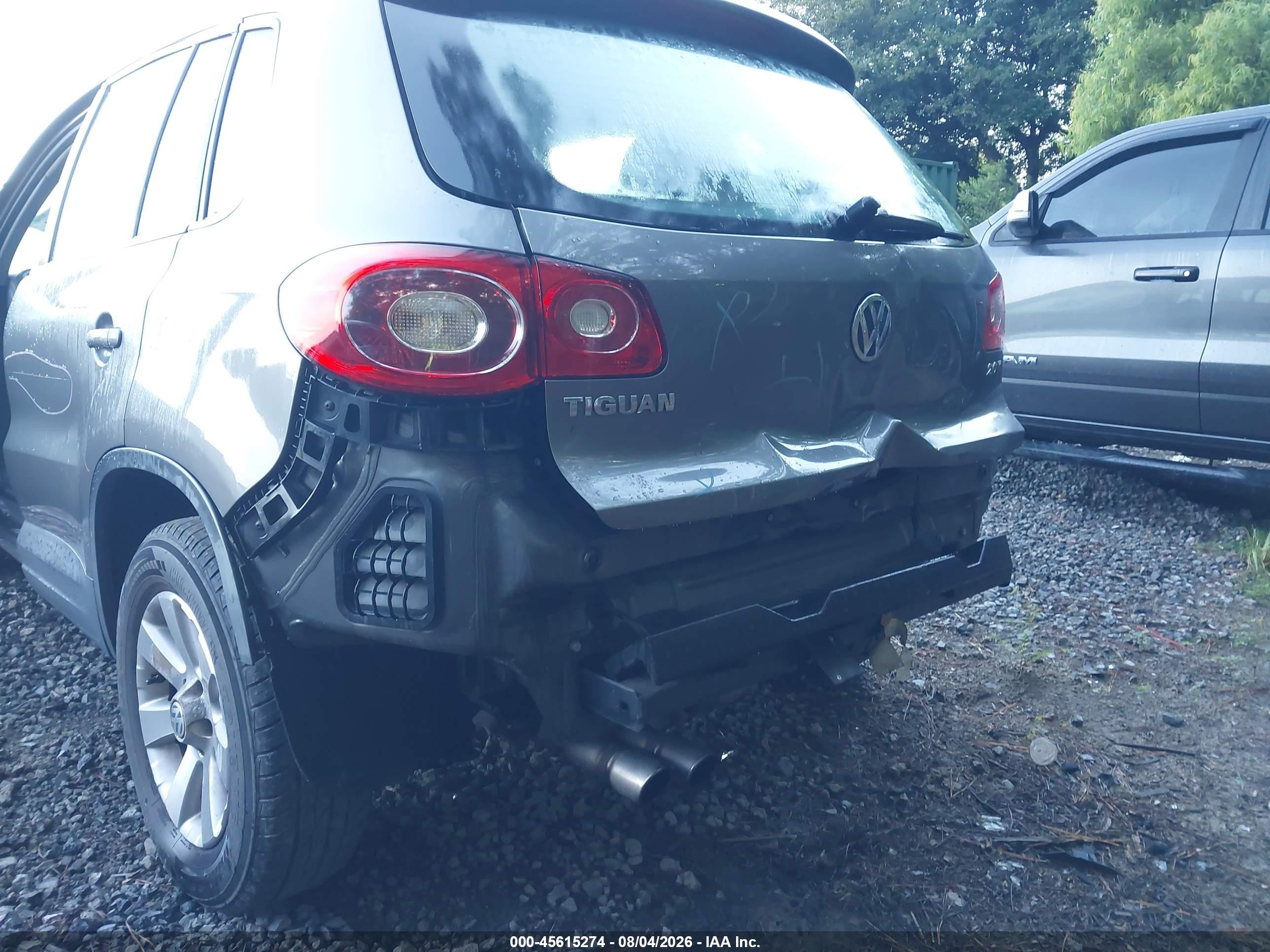 2010 Volkswagen Tiguan S Gray vin: WVGAV7AX4AW516222