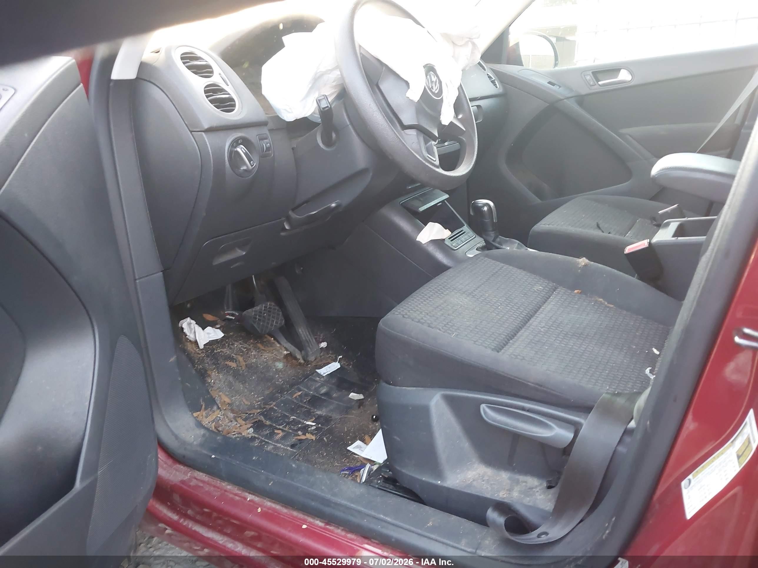 2011 Volkswagen Tiguan S Red vin: WVGAV7AX4BW001531
