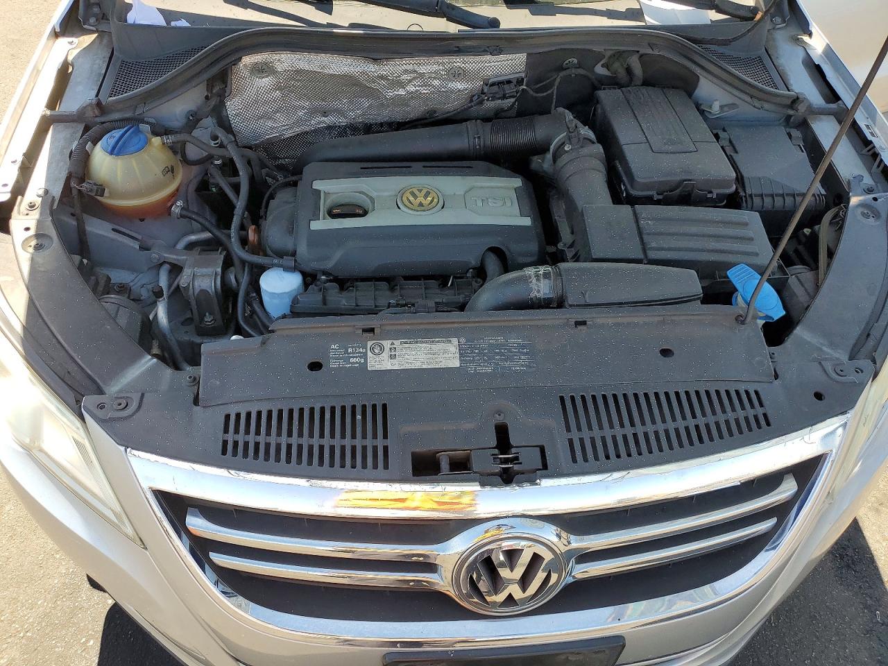 2011 Volkswagen Tiguan S Silver vin: WVGAV7AX4BW514665