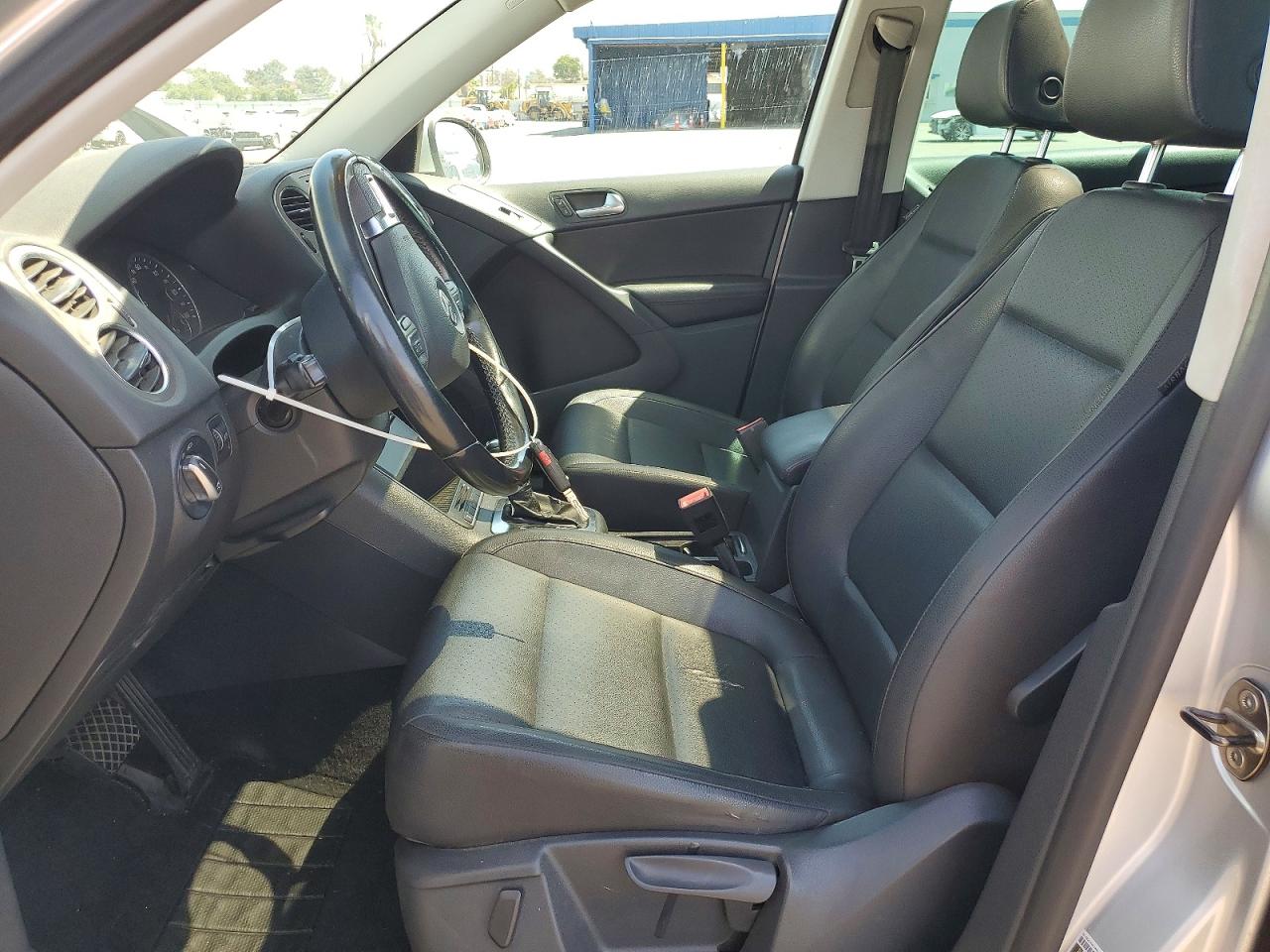 2011 Volkswagen Tiguan S Silver vin: WVGAV7AX4BW514665