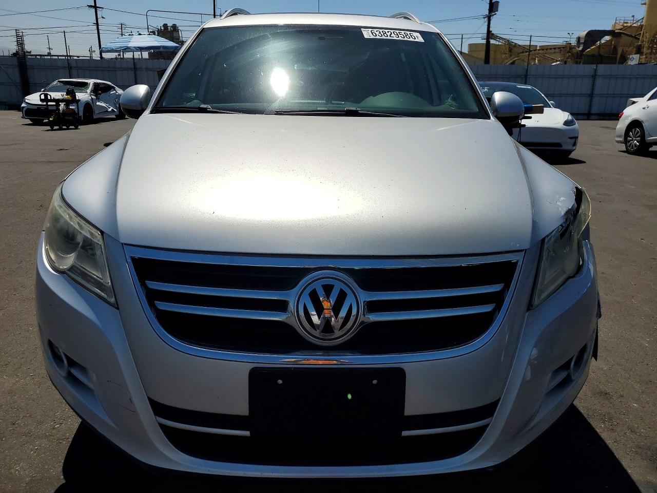 2011 Volkswagen Tiguan S Silver vin: WVGAV7AX4BW514665