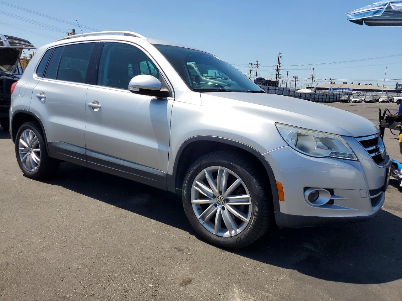 2011 Volkswagen Tiguan S Silver vin: WVGAV7AX4BW514665