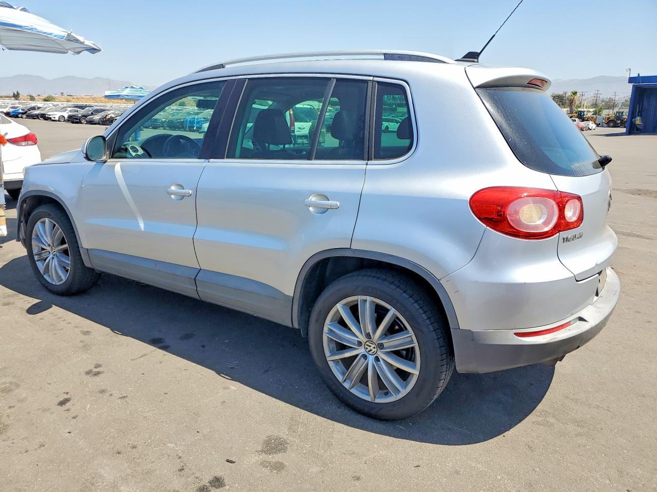 2011 Volkswagen Tiguan S Silver vin: WVGAV7AX4BW514665