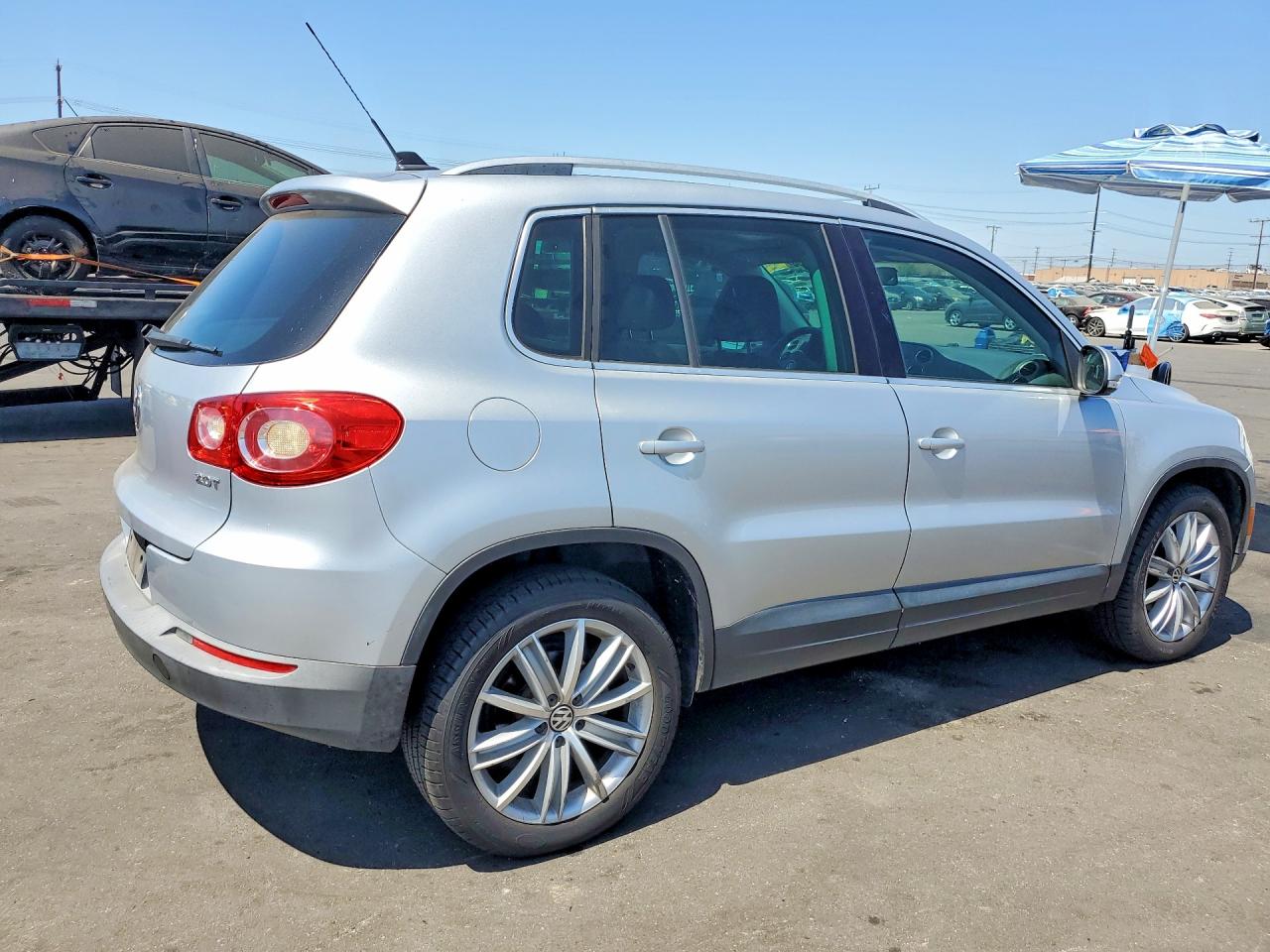 2011 Volkswagen Tiguan S Silver vin: WVGAV7AX4BW514665