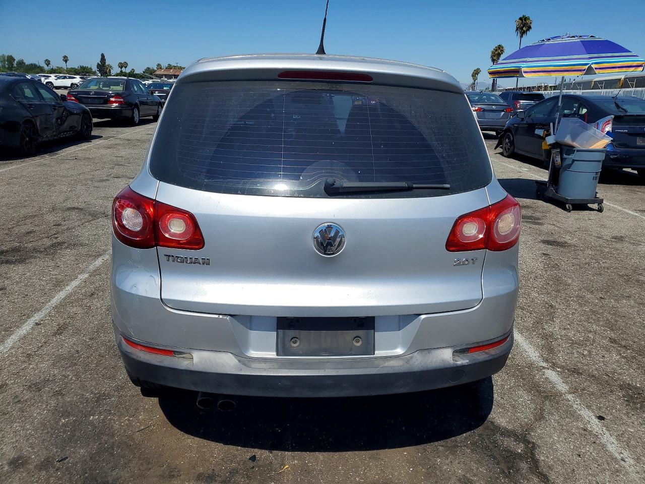2011 Volkswagen Tiguan S Silver vin: WVGAV7AX4BW538268
