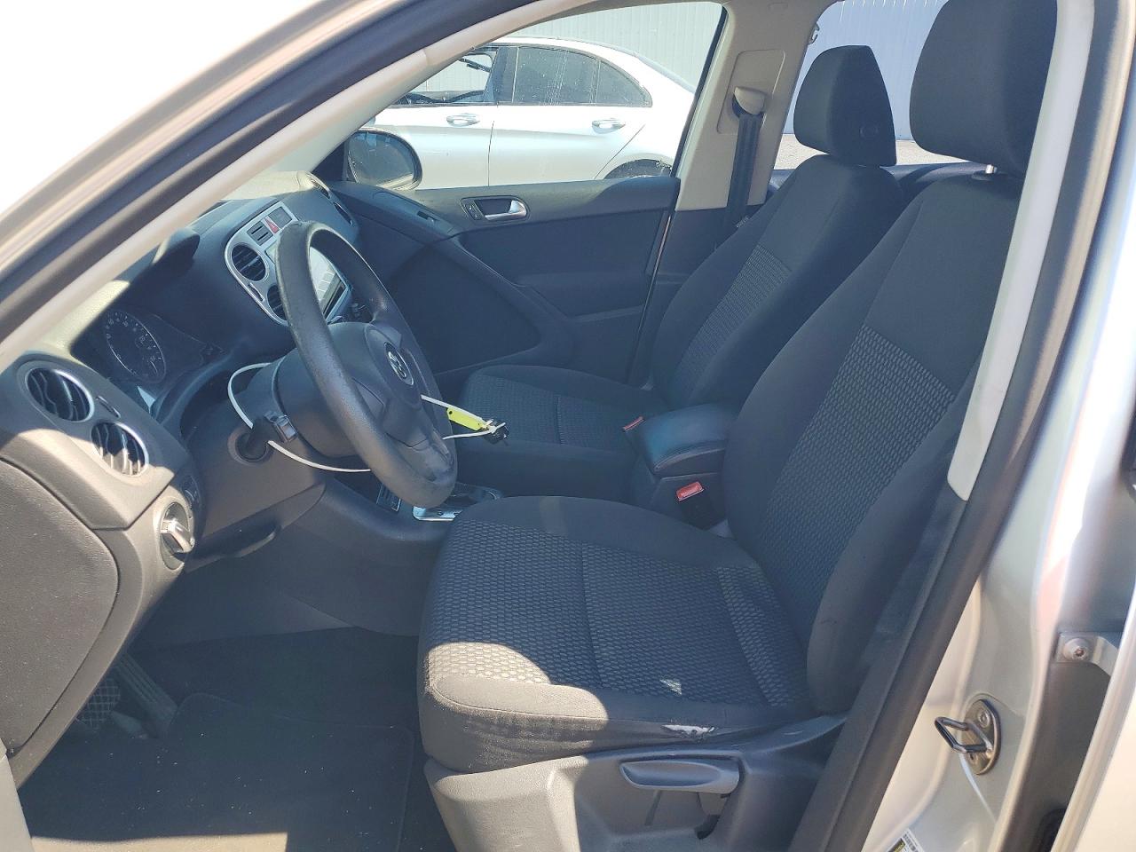2011 Volkswagen Tiguan S Silver vin: WVGAV7AX4BW538268