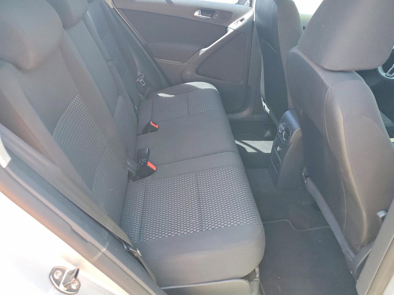 2011 Volkswagen Tiguan S Silver vin: WVGAV7AX4BW538268