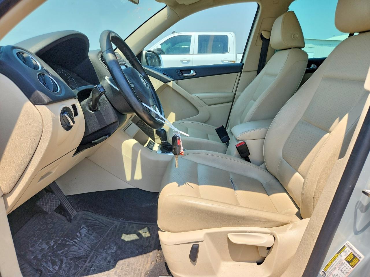 2011 Volkswagen Tiguan S Silver vin: WVGAV7AX4BW555975