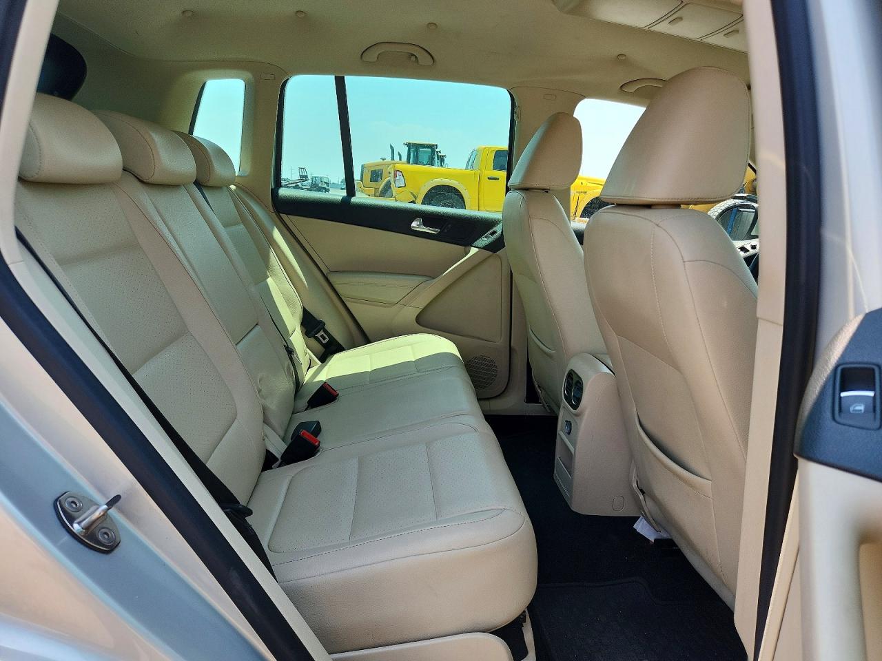 2011 Volkswagen Tiguan S Silver vin: WVGAV7AX4BW555975