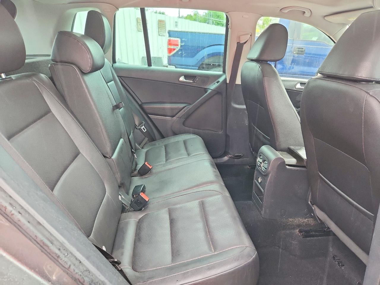 2012 Volkswagen Tiguan S Серый vin: WVGAV7AX4CW002776