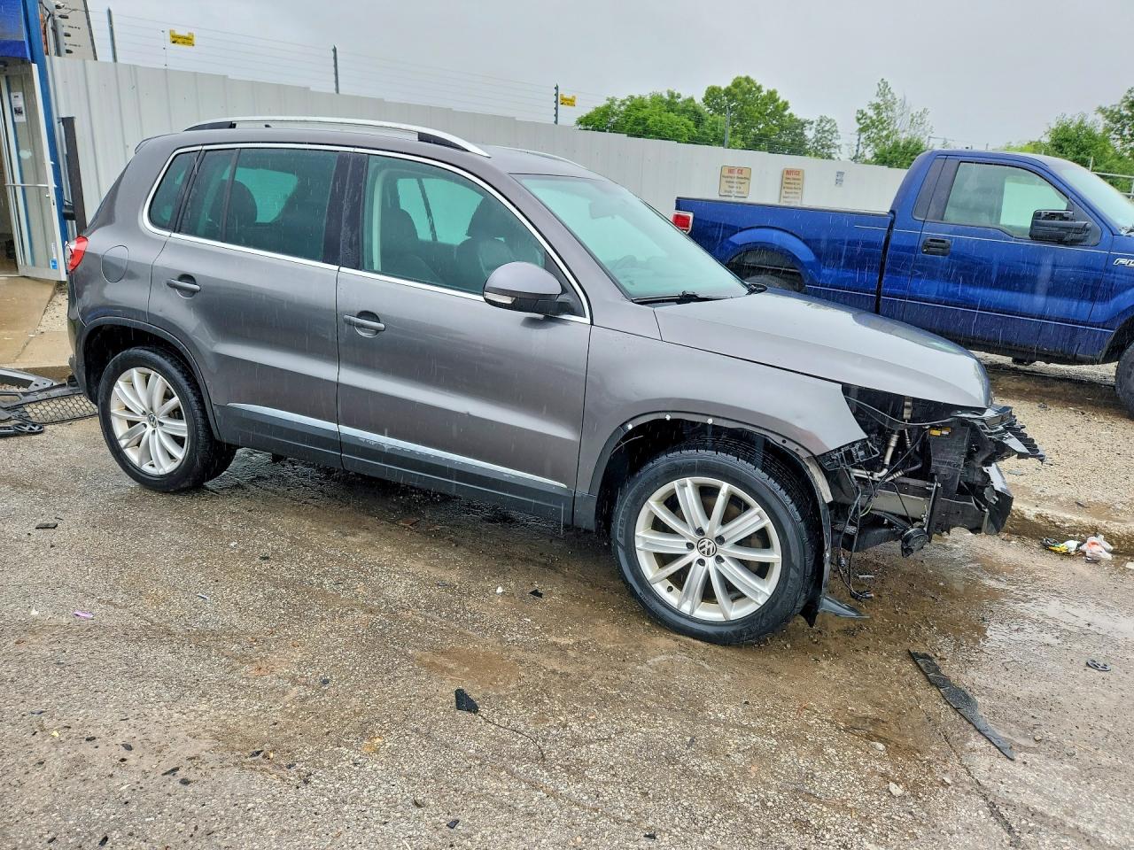 2012 Volkswagen Tiguan S Серый vin: WVGAV7AX4CW002776