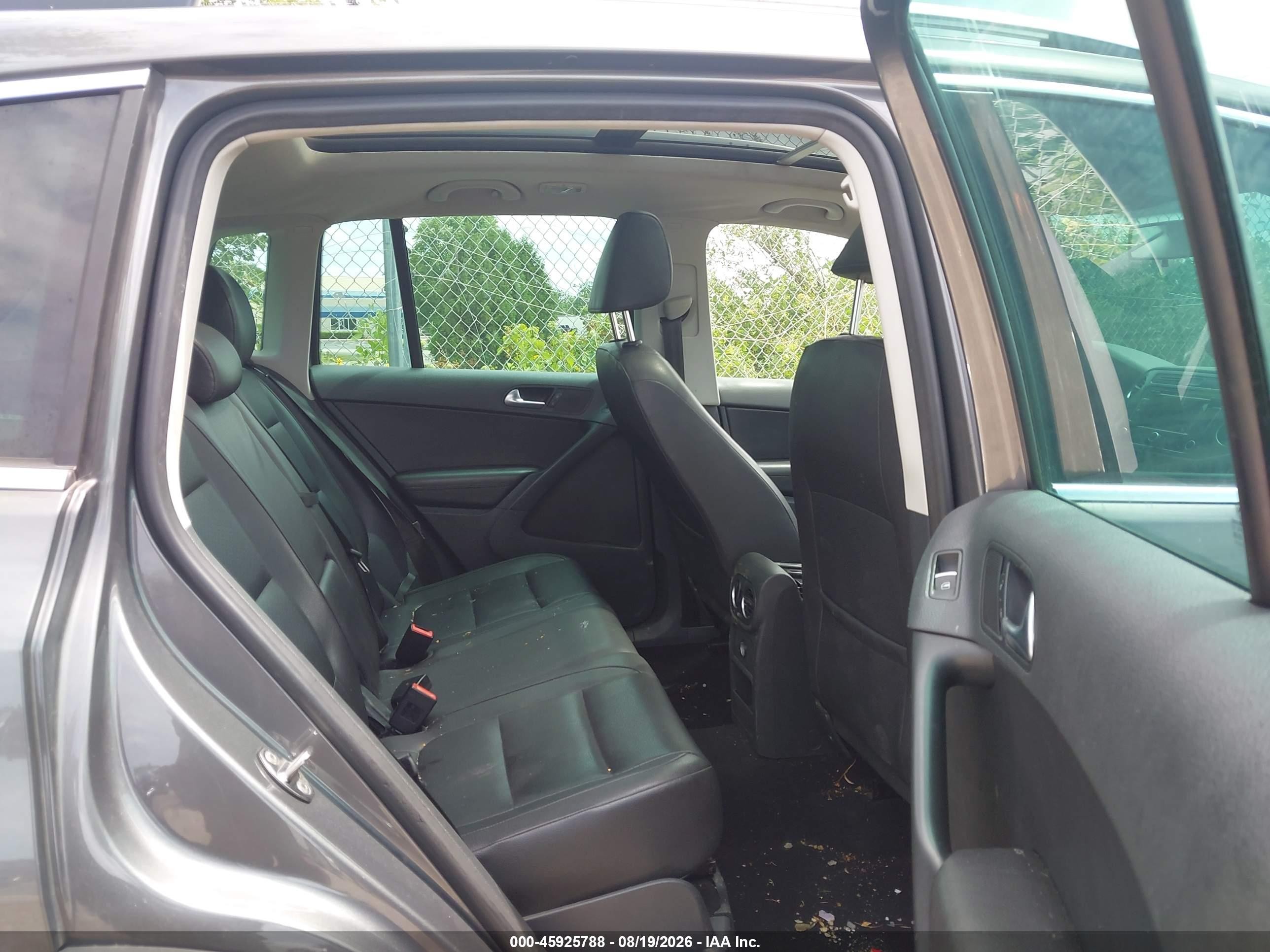 2012 Volkswagen Tiguan Se Серый vin: WVGAV7AX4CW002843