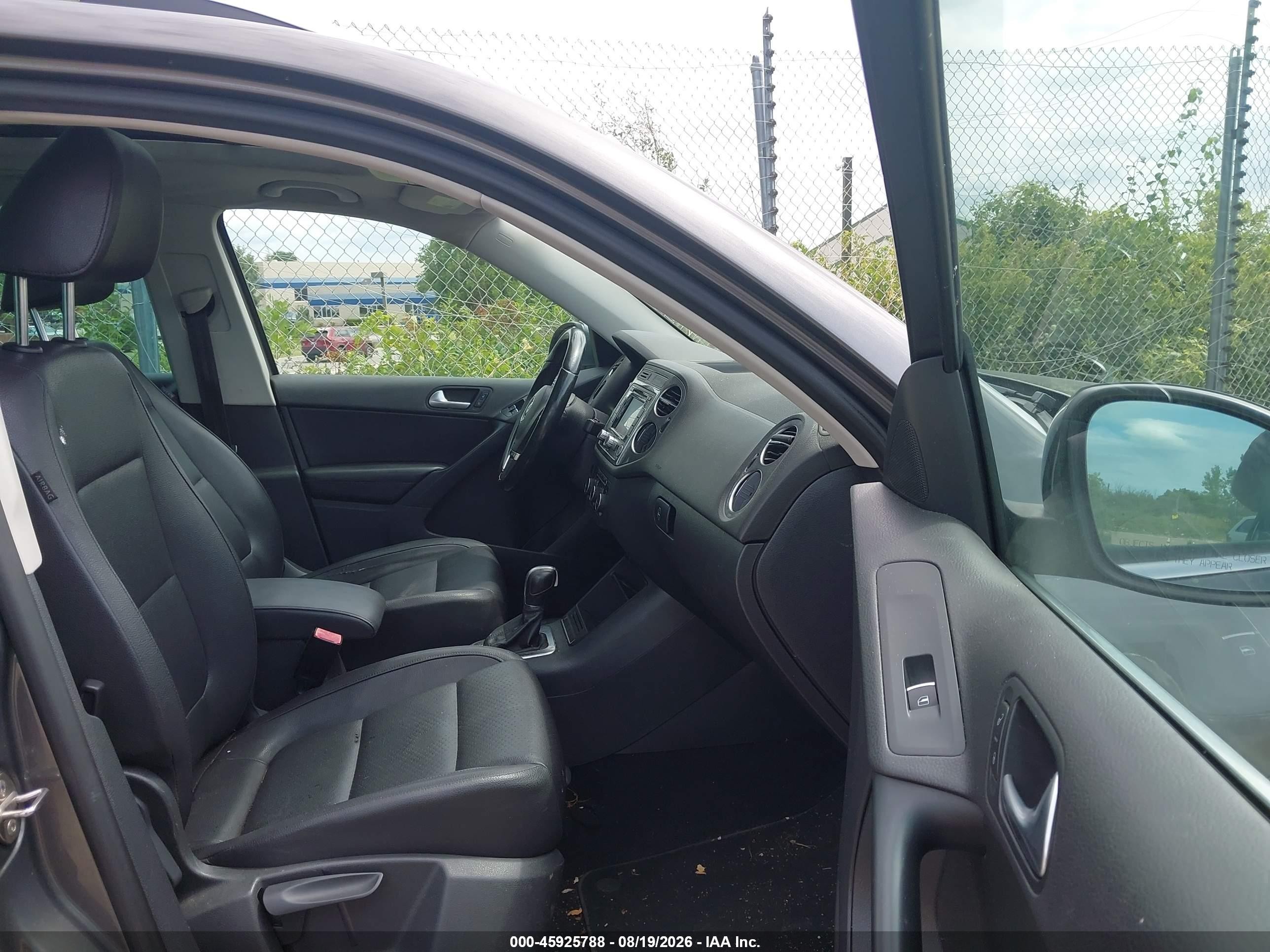 2012 Volkswagen Tiguan Se Серый vin: WVGAV7AX4CW002843
