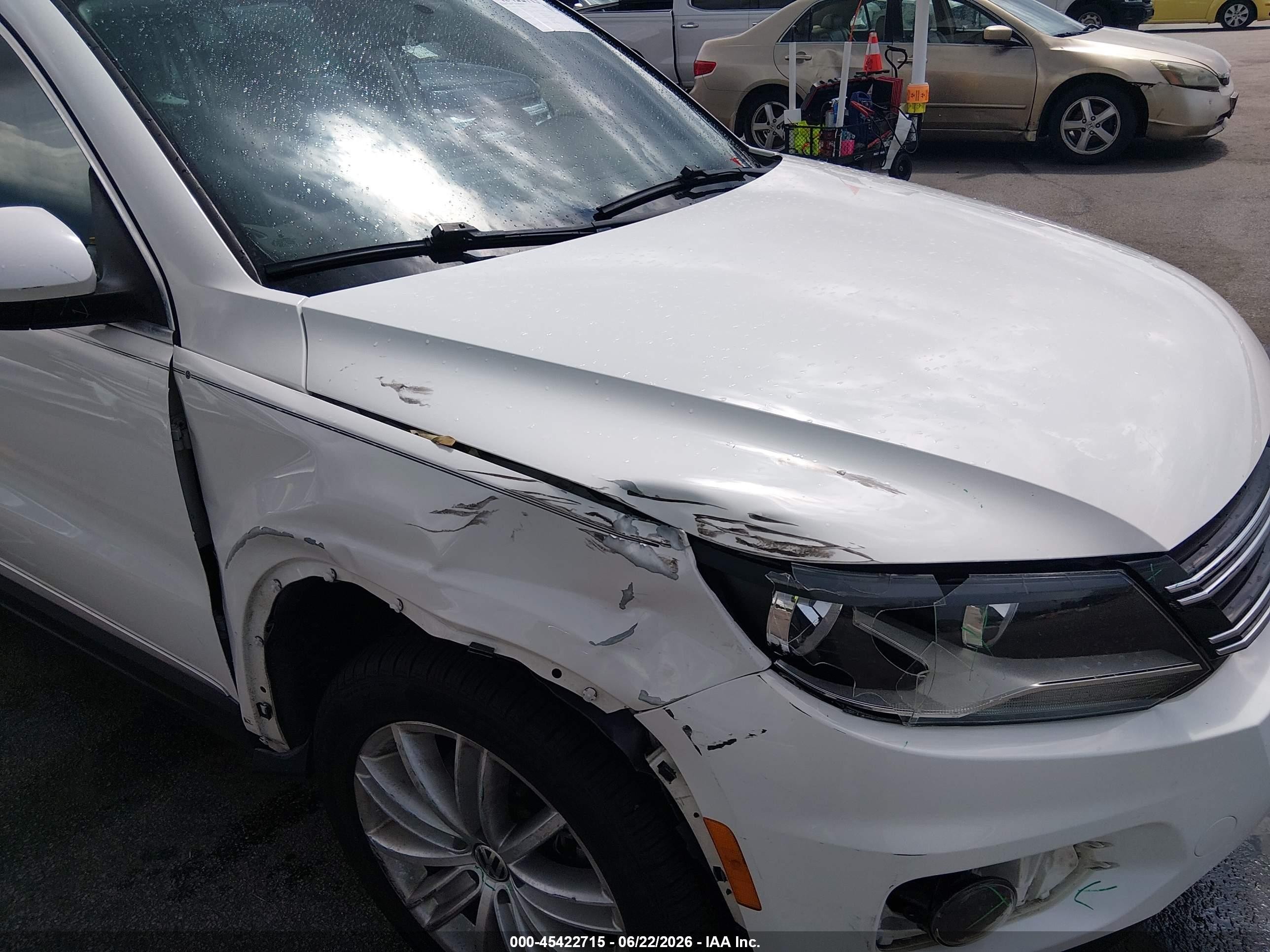 2012 Volkswagen Tiguan Le/s/se/sel White vin: WVGAV7AX4CW531273