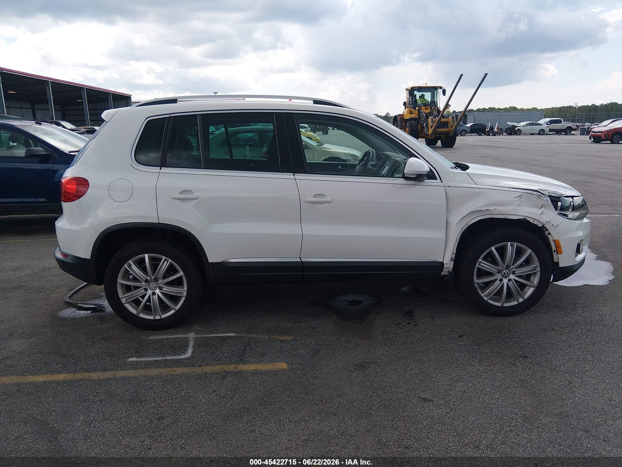 2012 Volkswagen Tiguan Le/s/se/sel White vin: WVGAV7AX4CW531273