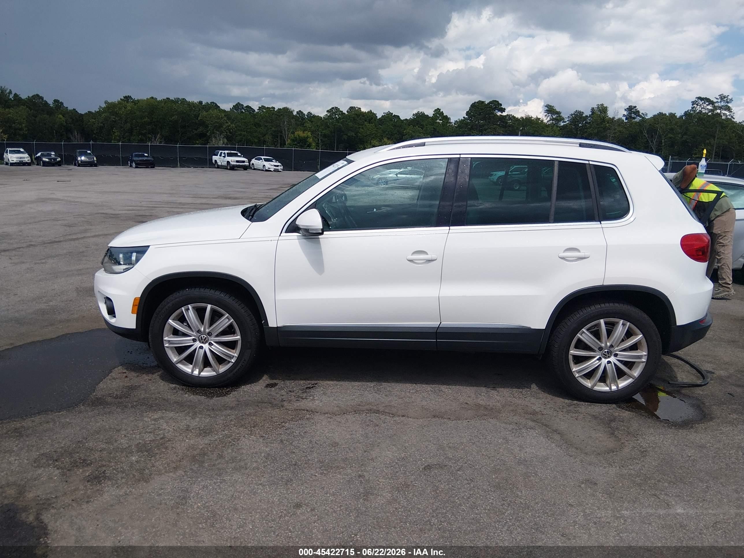 2012 Volkswagen Tiguan Le/s/se/sel White vin: WVGAV7AX4CW531273