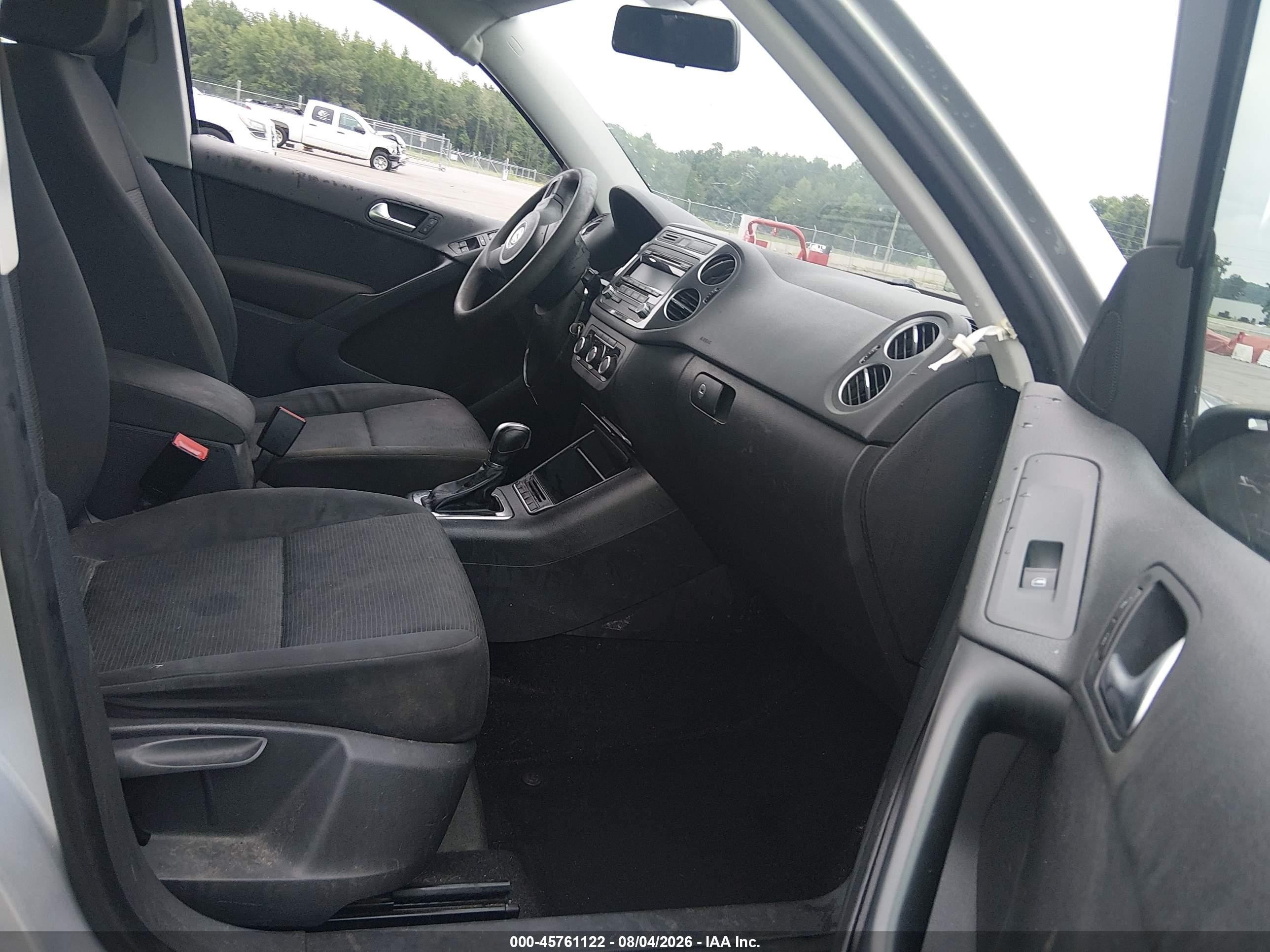 2012 Volkswagen Tiguan S Silver vin: WVGAV7AX4CW537610