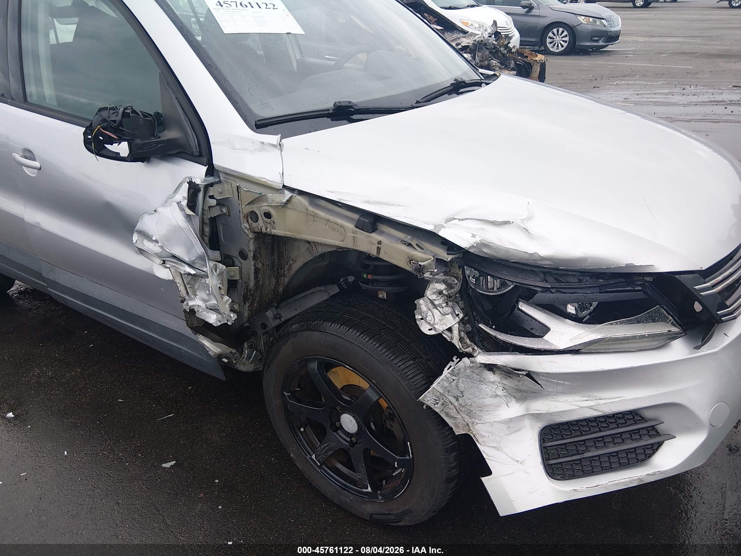 2012 Volkswagen Tiguan S Silver vin: WVGAV7AX4CW537610