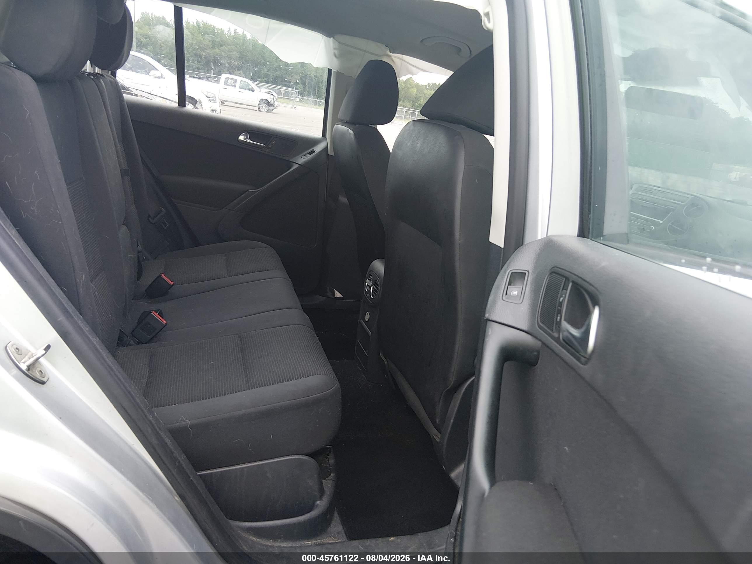 2012 Volkswagen Tiguan S Silver vin: WVGAV7AX4CW537610