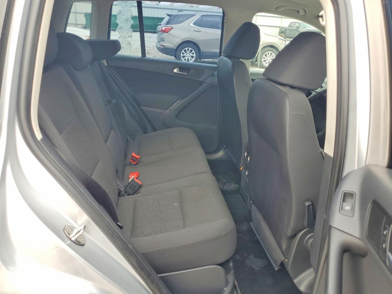 2012 Volkswagen Tiguan S Silver vin: WVGAV7AX4CW548008