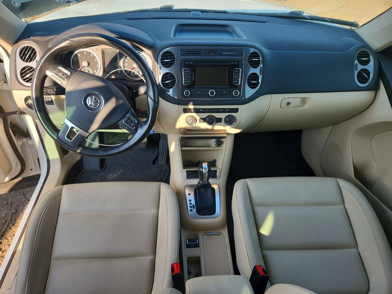 2013 Volkswagen Tiguan S White vin: WVGAV7AX4DW556403