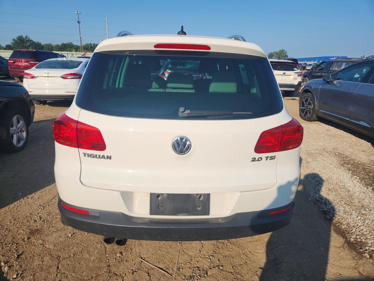 2013 Volkswagen Tiguan S White vin: WVGAV7AX4DW556403