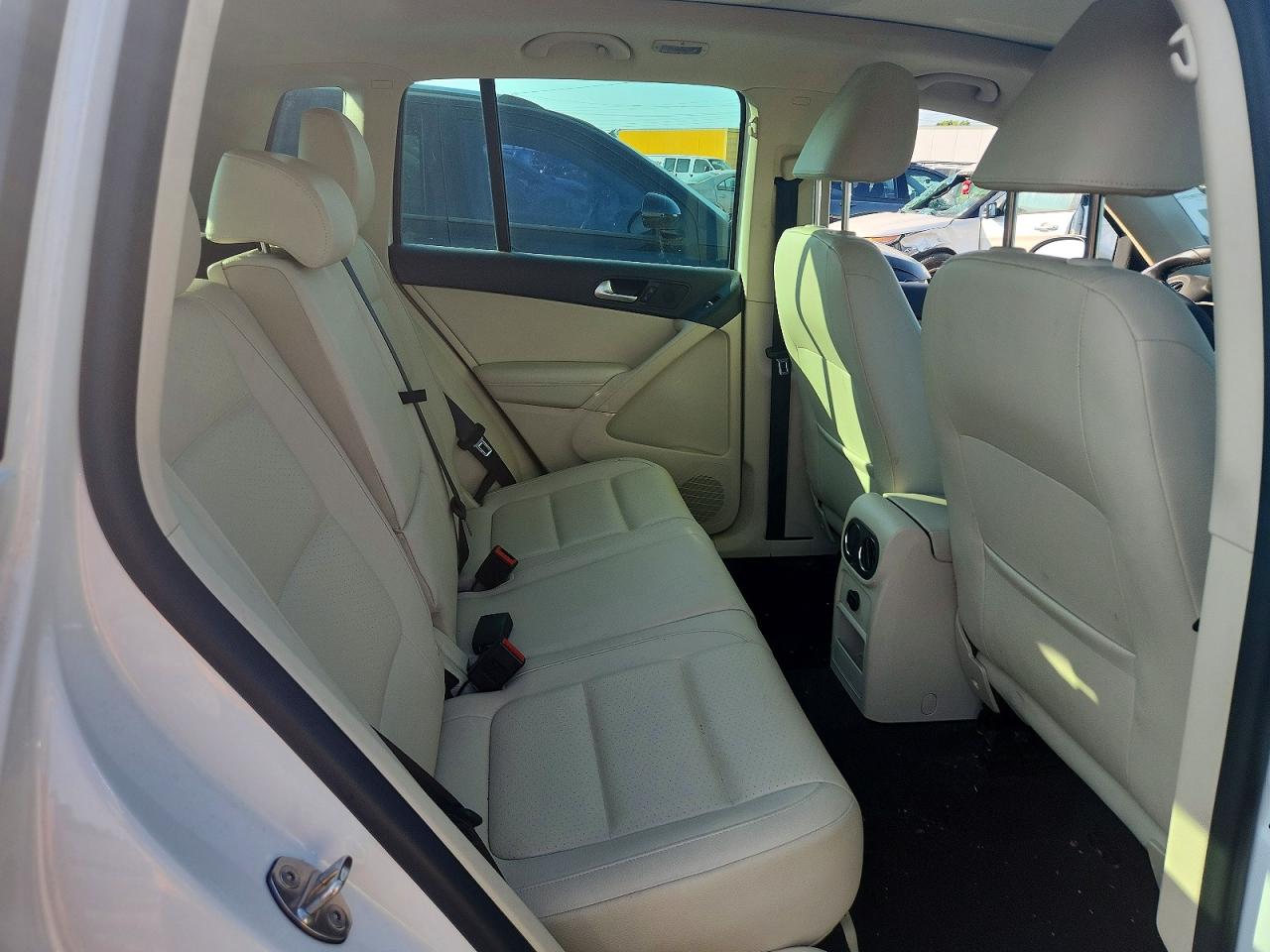 2013 Volkswagen Tiguan S White vin: WVGAV7AX4DW556403