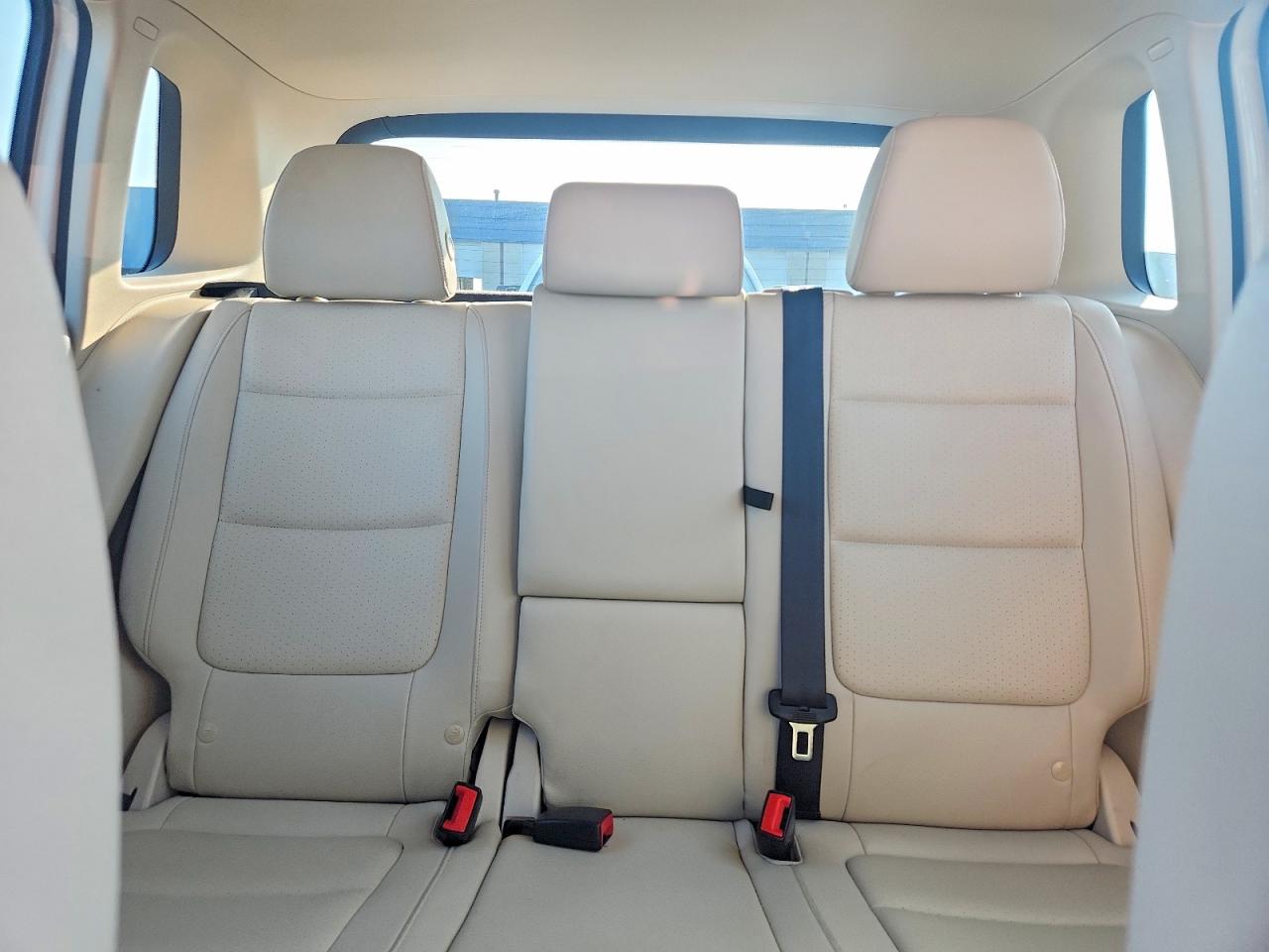 2013 Volkswagen Tiguan S White vin: WVGAV7AX4DW556403