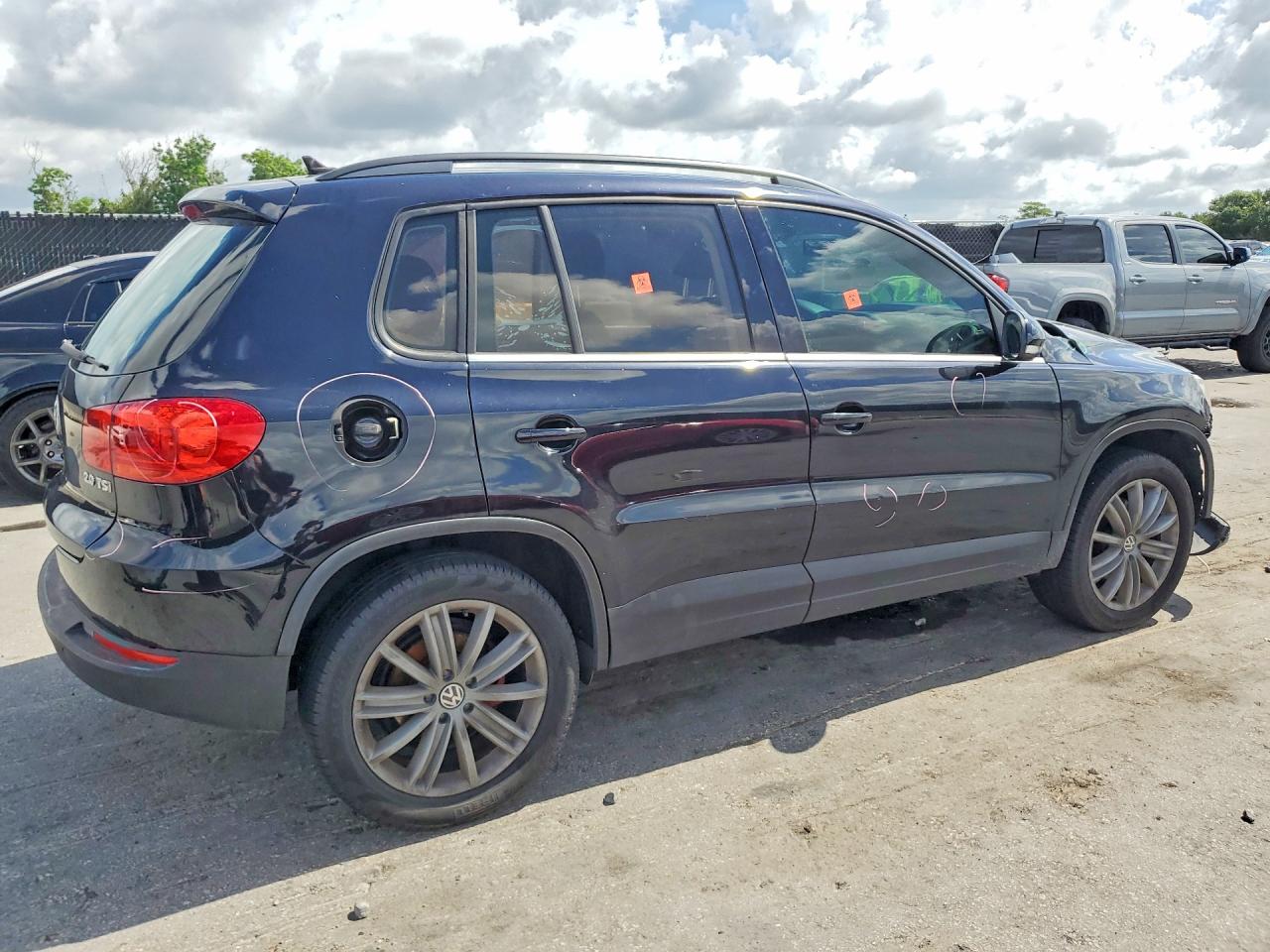 2015 Volkswagen Tiguan S Black vin: WVGAV7AX4FW502120