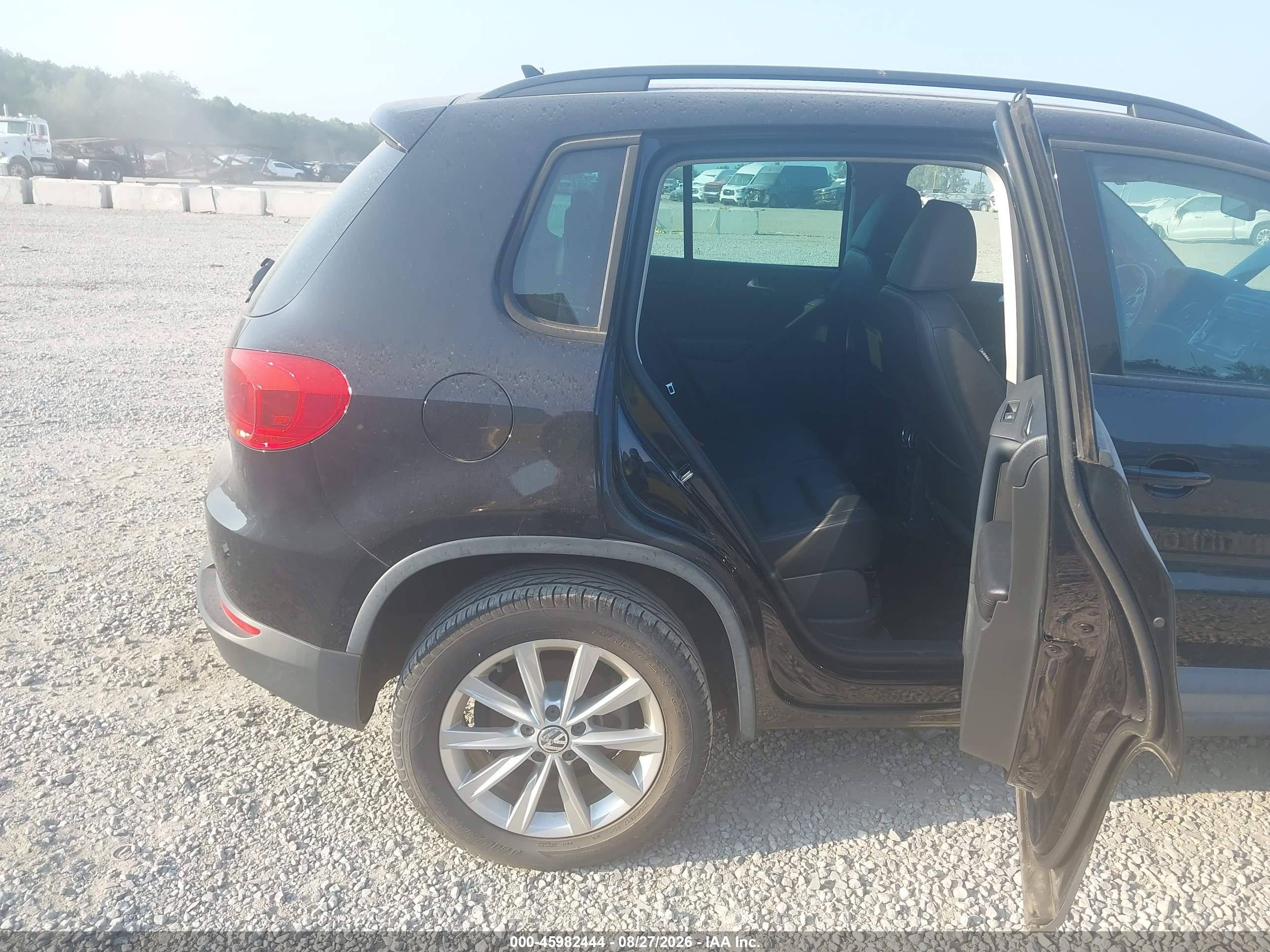2015 Volkswagen Tiguan Se Black vin: WVGAV7AX4FW549082