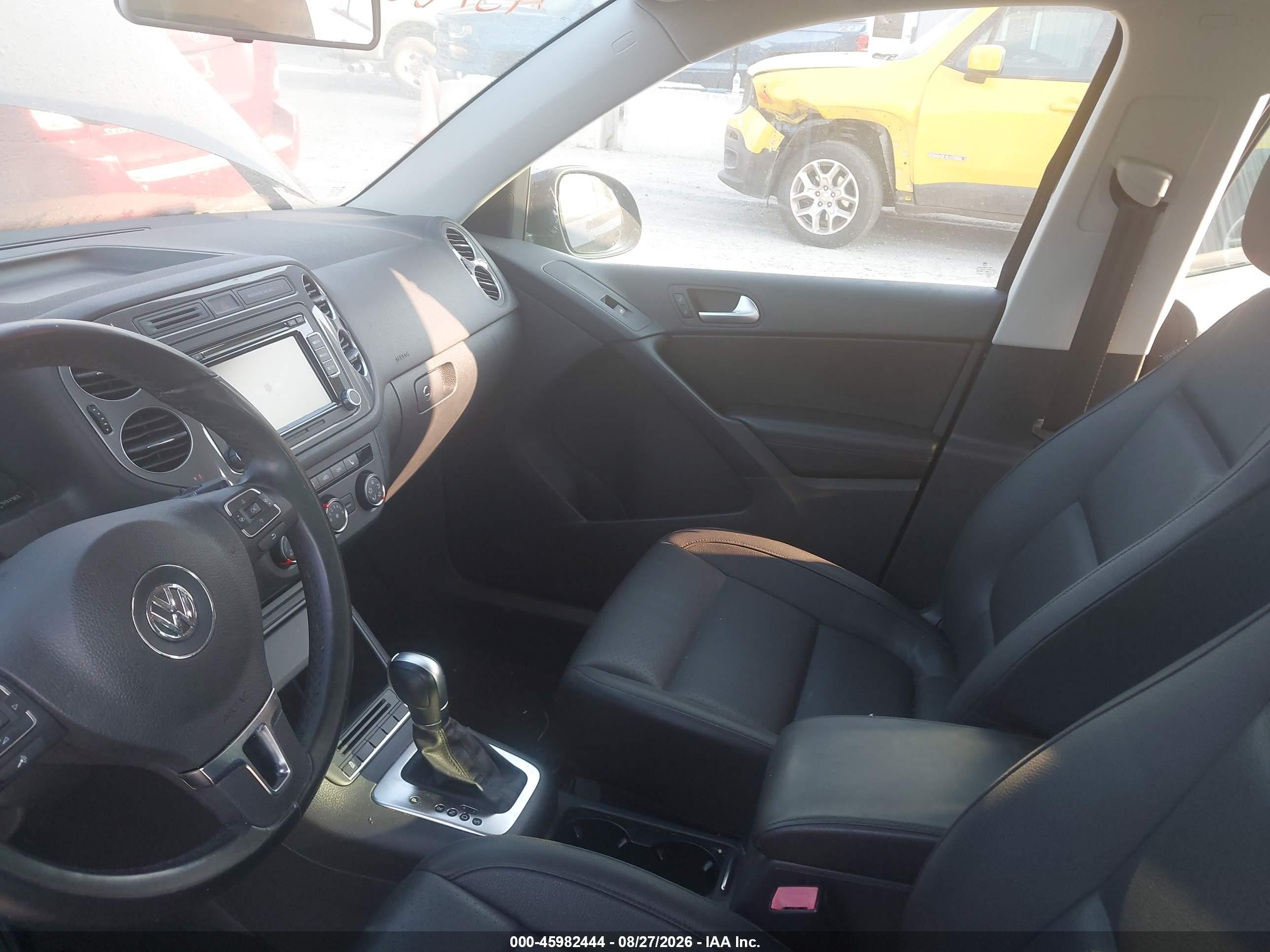 2015 Volkswagen Tiguan Se Black vin: WVGAV7AX4FW549082