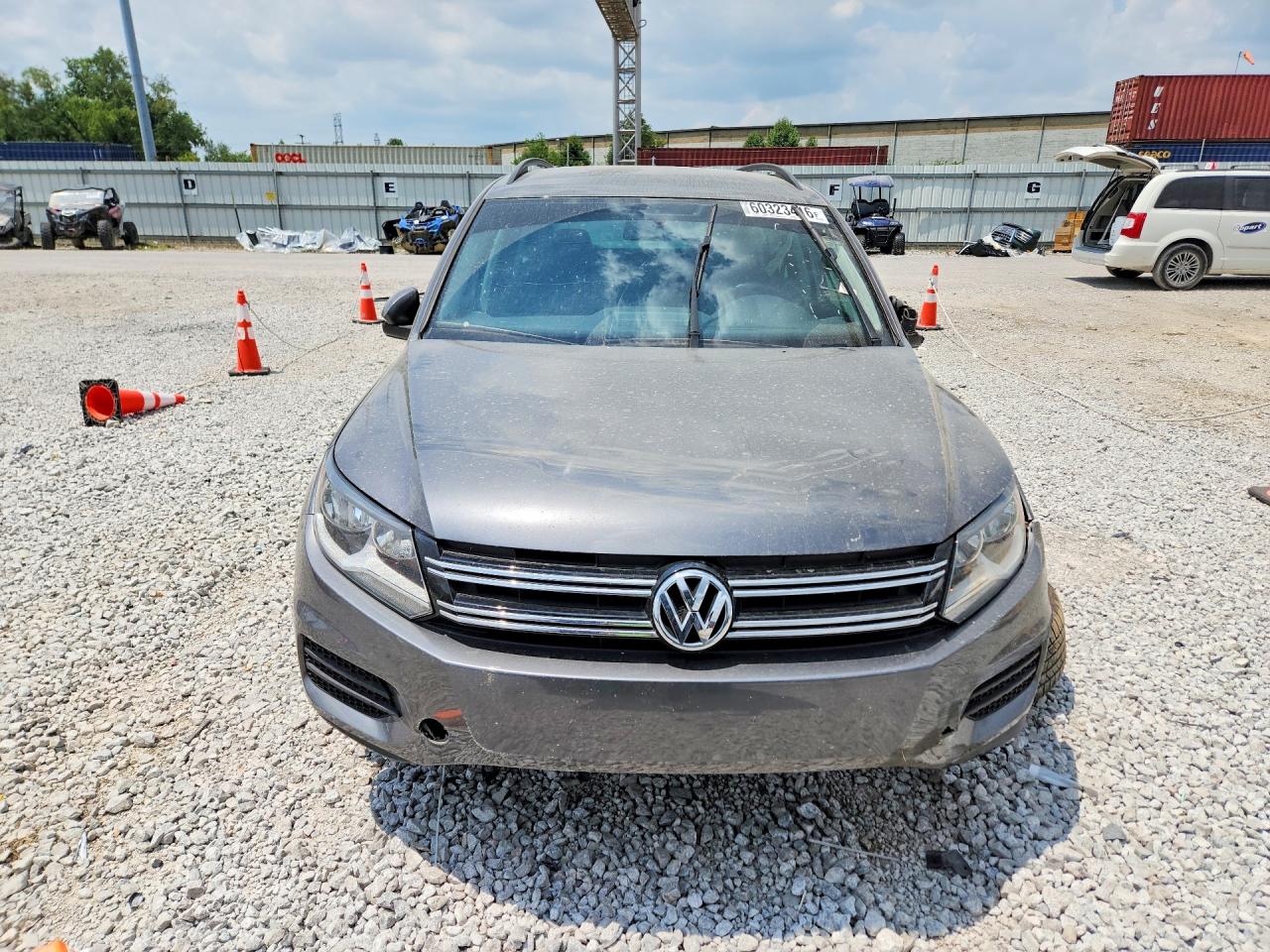 2015 Volkswagen Tiguan S Серый vin: WVGAV7AX4FW595947