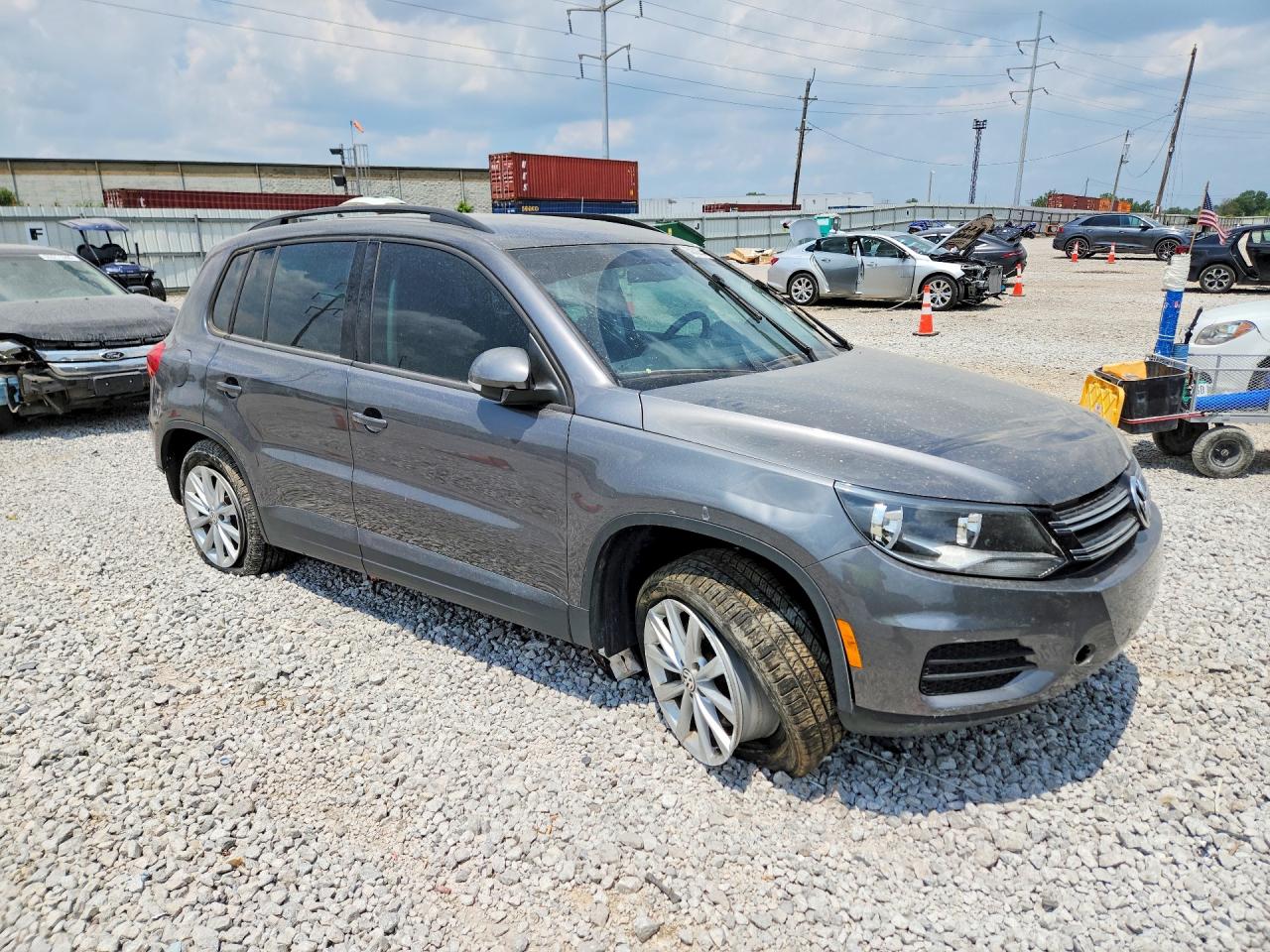 2015 Volkswagen Tiguan S Серый vin: WVGAV7AX4FW595947