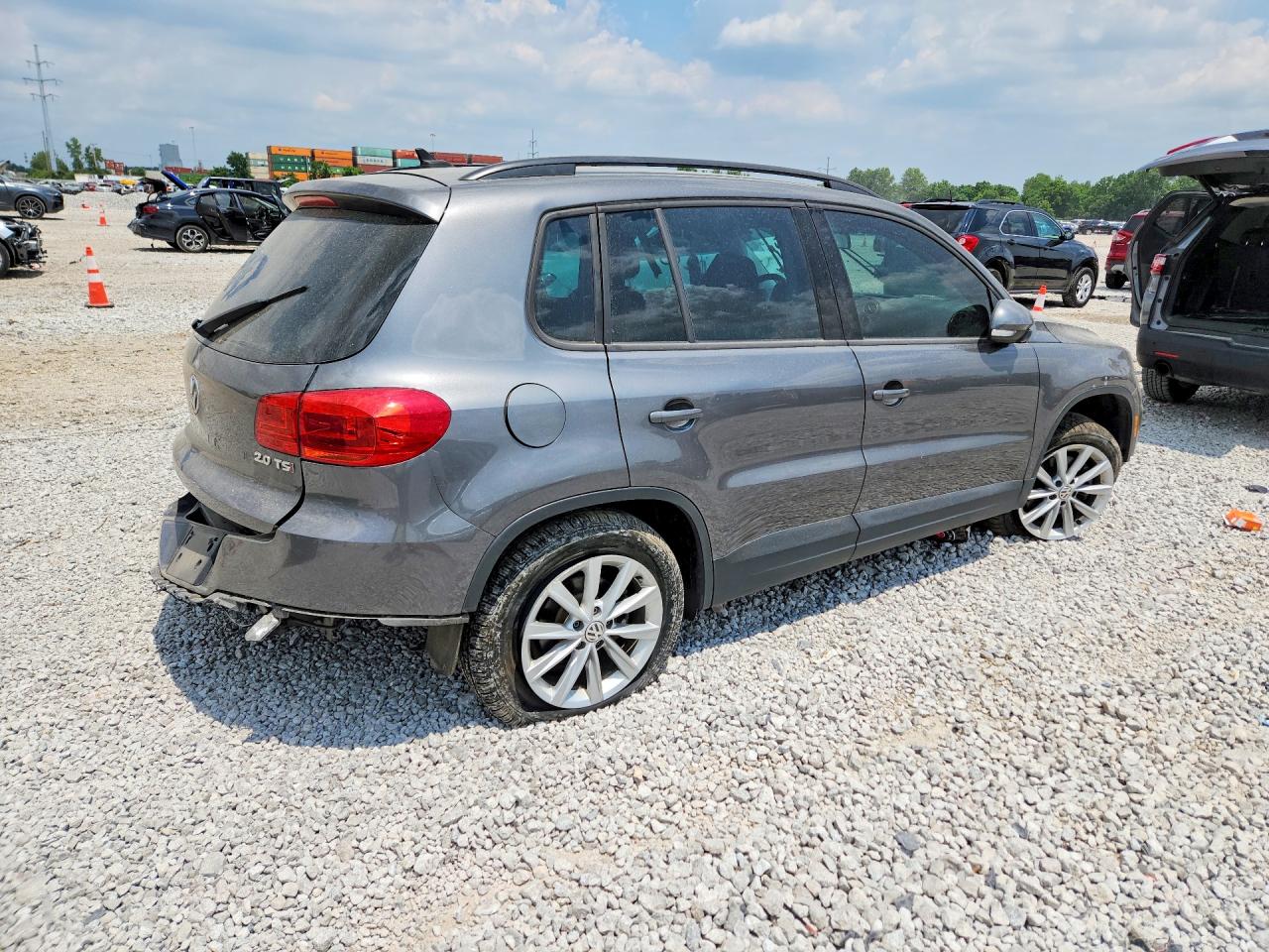 2015 Volkswagen Tiguan S Серый vin: WVGAV7AX4FW595947