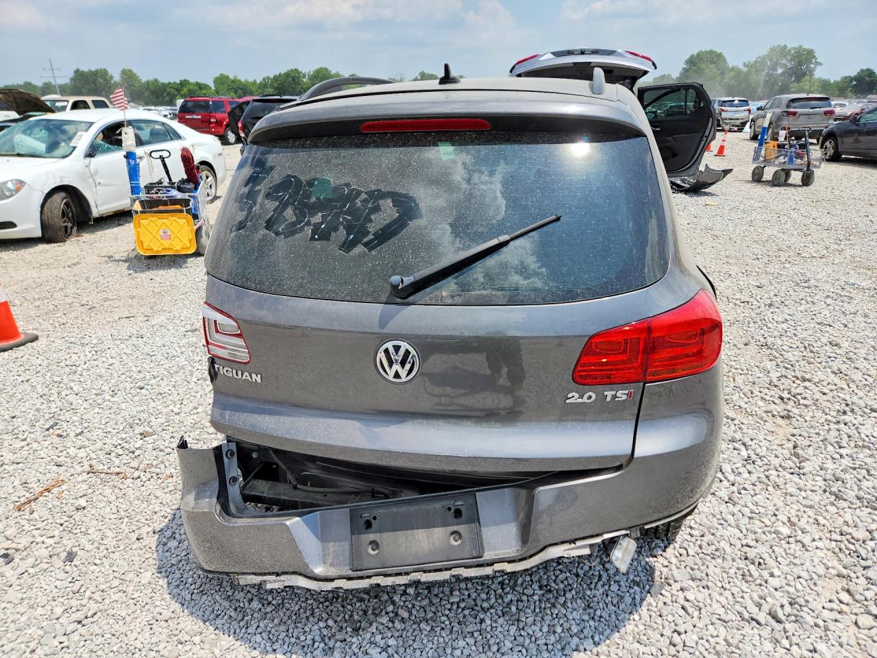 2015 Volkswagen Tiguan S Серый vin: WVGAV7AX4FW595947