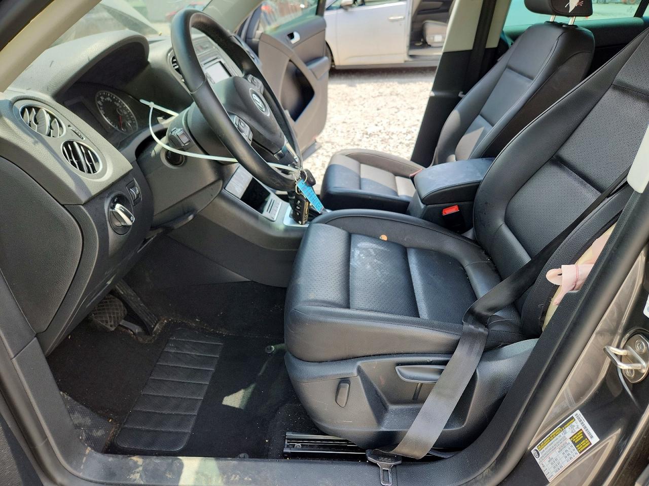 2015 Volkswagen Tiguan S Серый vin: WVGAV7AX4FW595947
