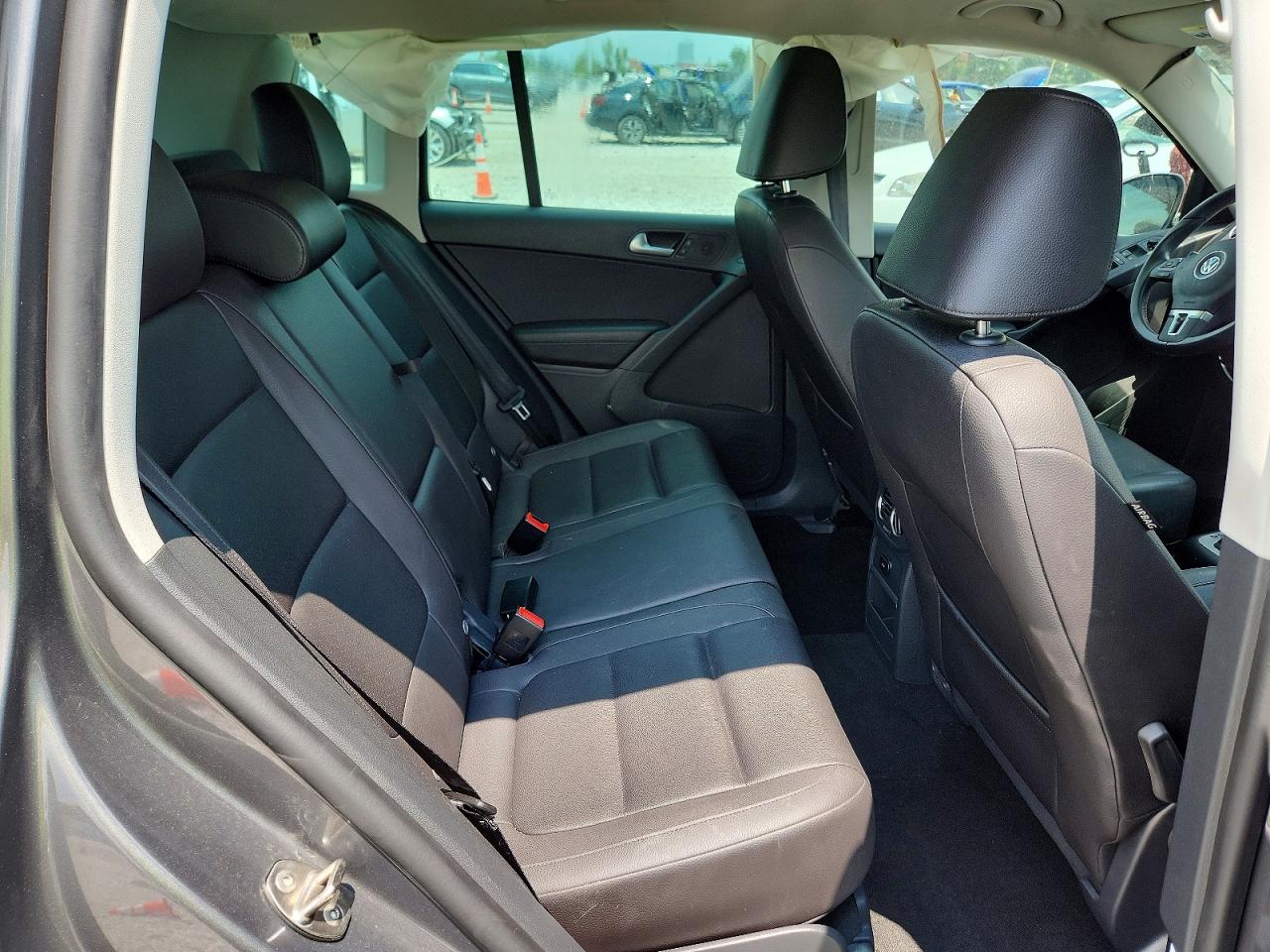 2015 Volkswagen Tiguan S Серый vin: WVGAV7AX4FW595947