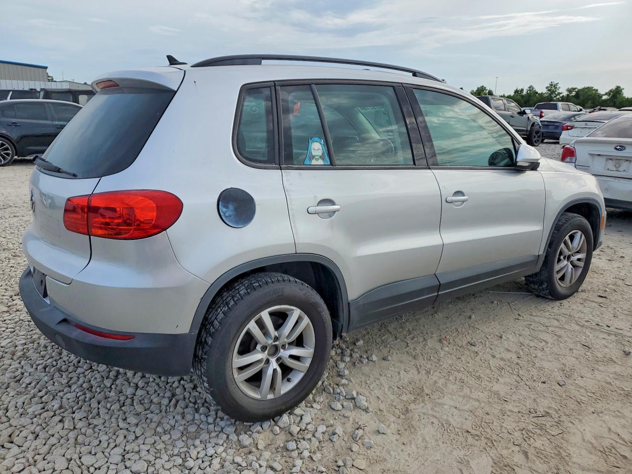 2015 Volkswagen Tiguan S Silver vin: WVGAV7AX4FW597598
