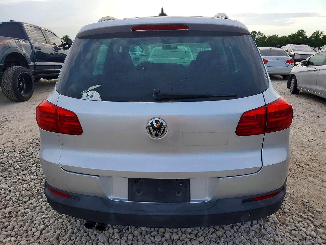 2015 Volkswagen Tiguan S Silver vin: WVGAV7AX4FW597598