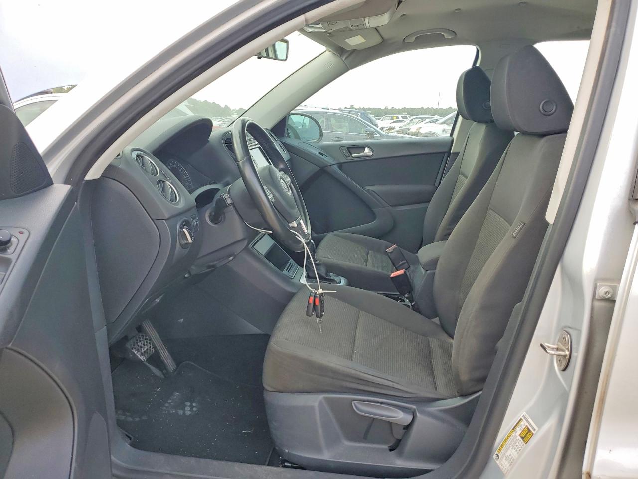 2015 Volkswagen Tiguan S Silver vin: WVGAV7AX4FW597598