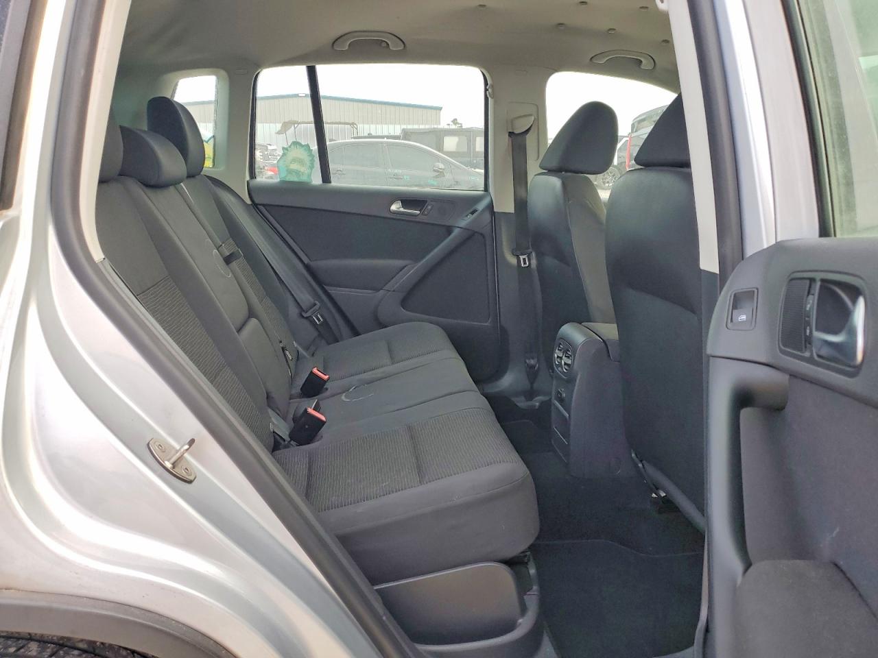 2015 Volkswagen Tiguan S Silver vin: WVGAV7AX4FW597598