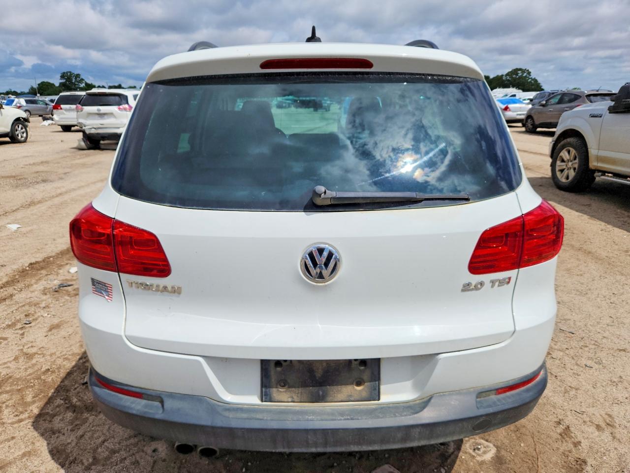 2015 Volkswagen Tiguan S White vin: WVGAV7AX4FW604176
