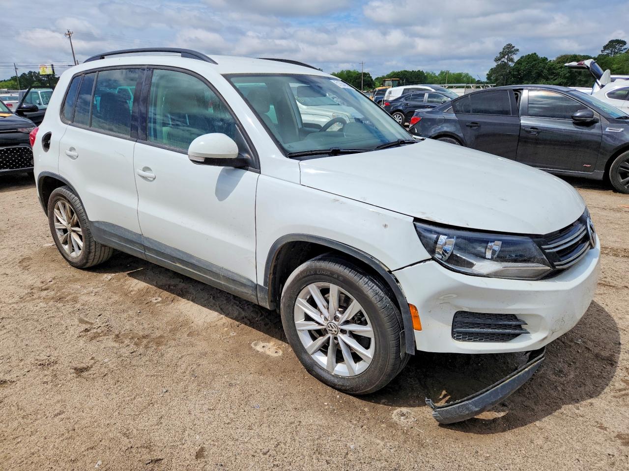 2015 Volkswagen Tiguan S White vin: WVGAV7AX4FW604176