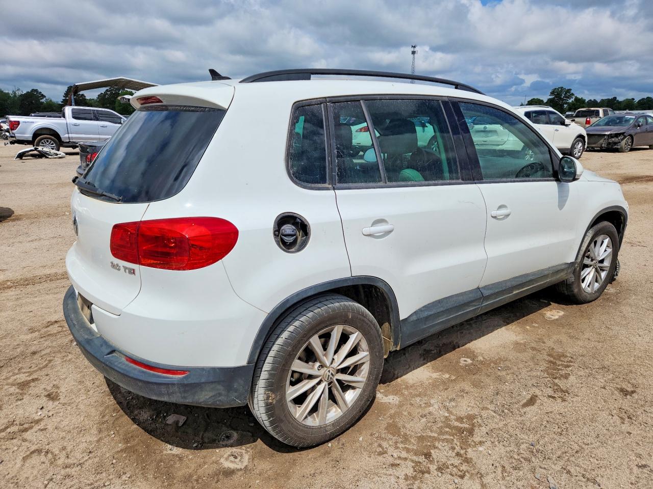2015 Volkswagen Tiguan S White vin: WVGAV7AX4FW604176