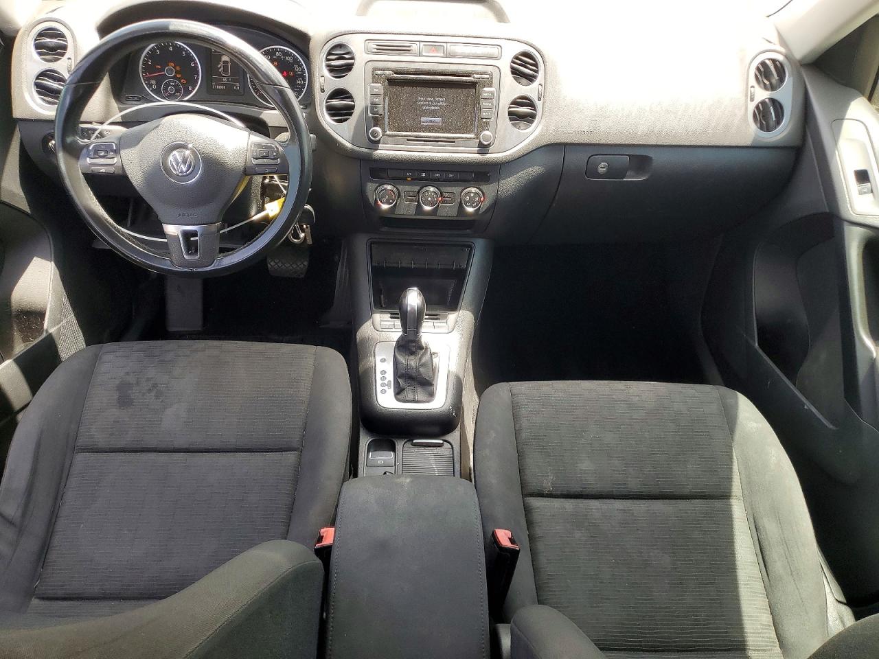 2015 Volkswagen Tiguan S White vin: WVGAV7AX4FW614495