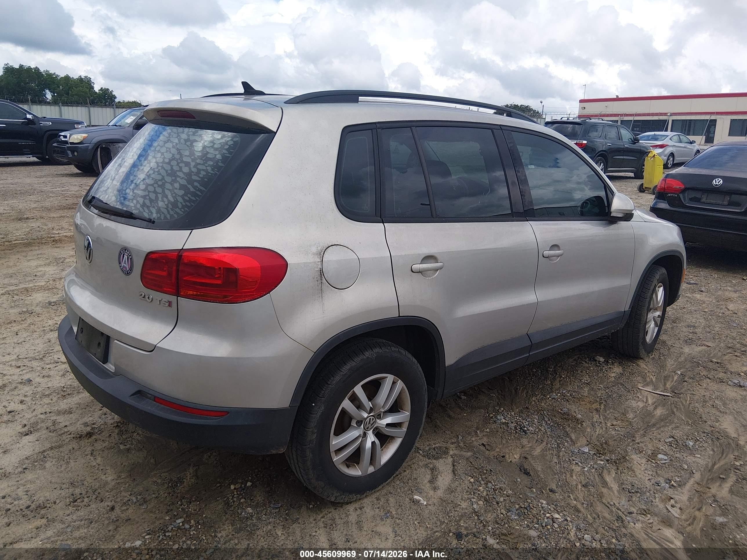 2015 Volkswagen Tiguan S Silver vin: WVGAV7AX4FW615923