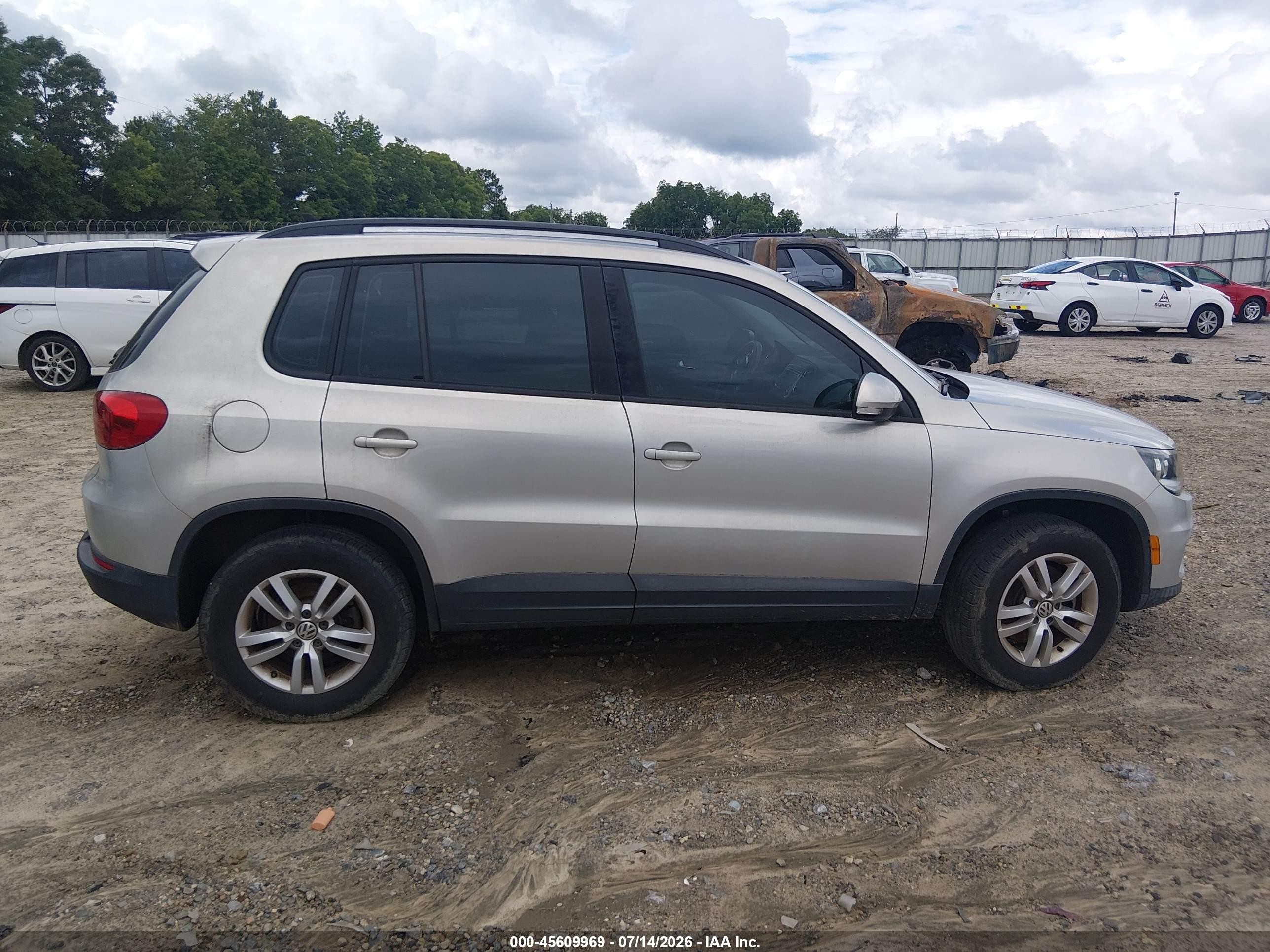 2015 Volkswagen Tiguan S Silver vin: WVGAV7AX4FW615923
