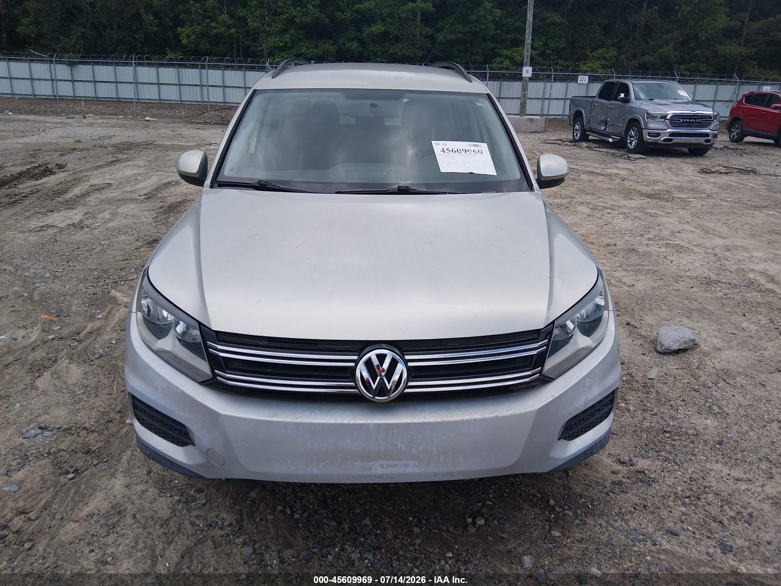 2015 Volkswagen Tiguan S Silver vin: WVGAV7AX4FW615923