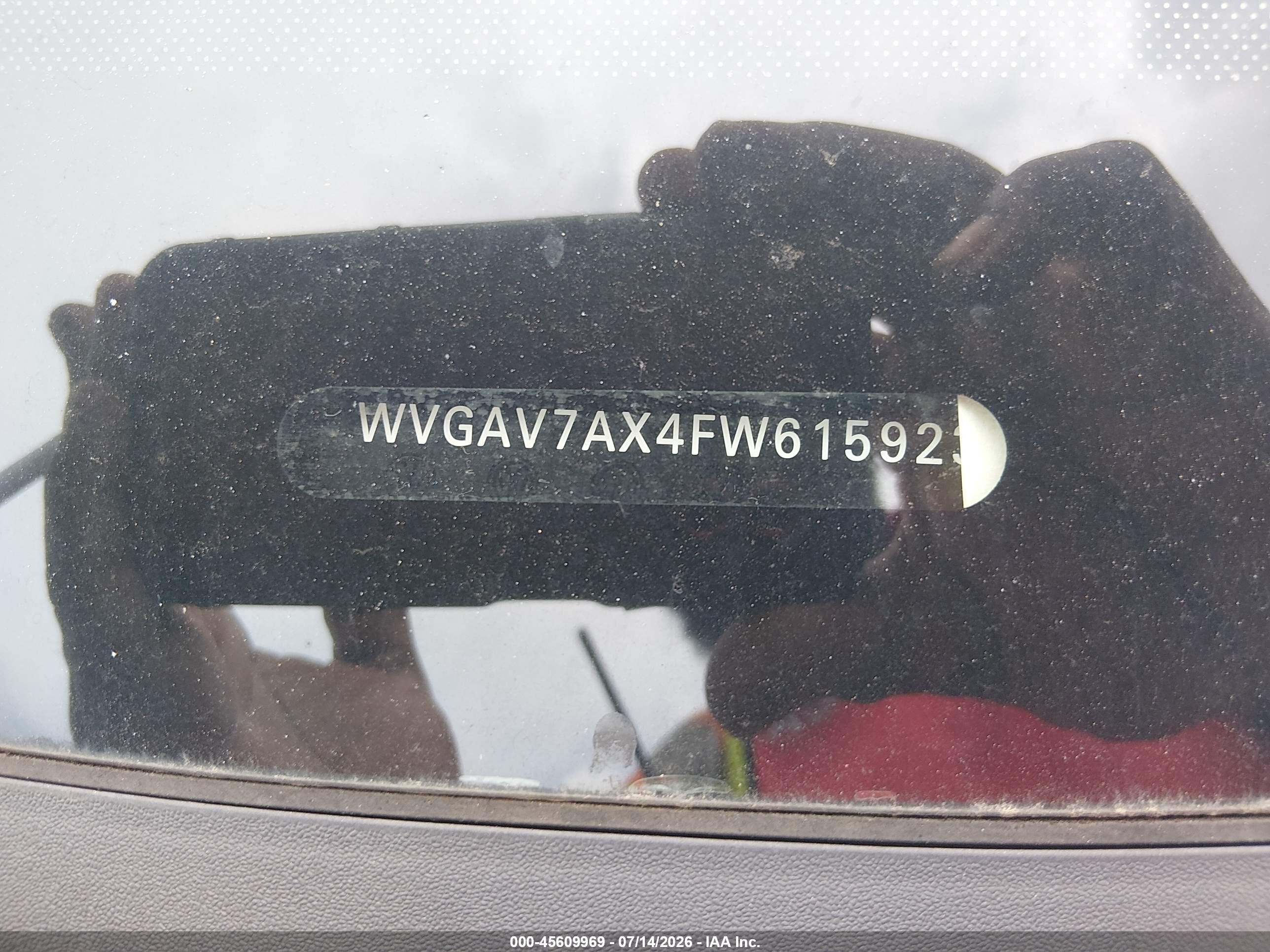 2015 Volkswagen Tiguan S Silver vin: WVGAV7AX4FW615923